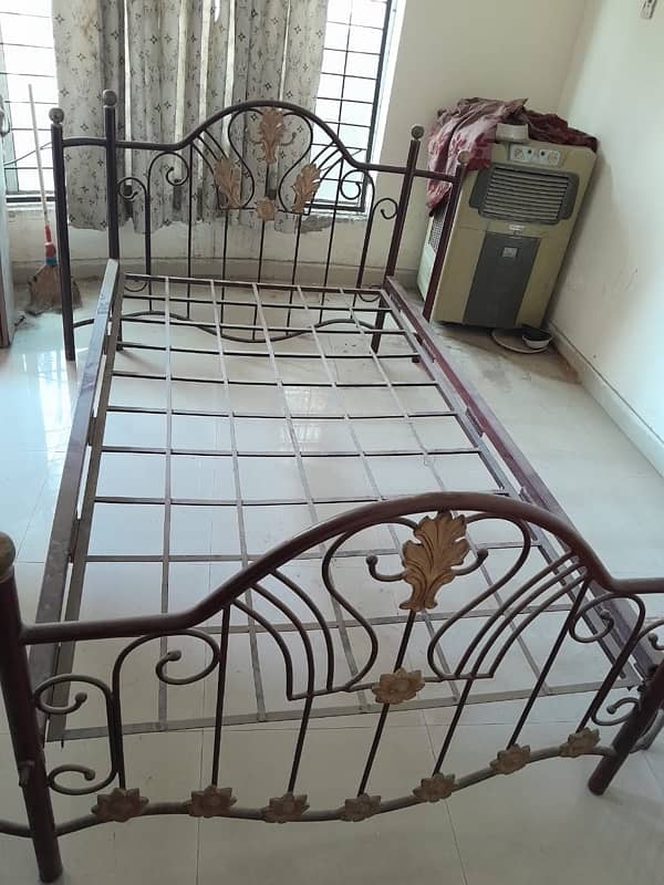 SINGLE BED SET WITH 2 CHAIRS AND TABLE 0