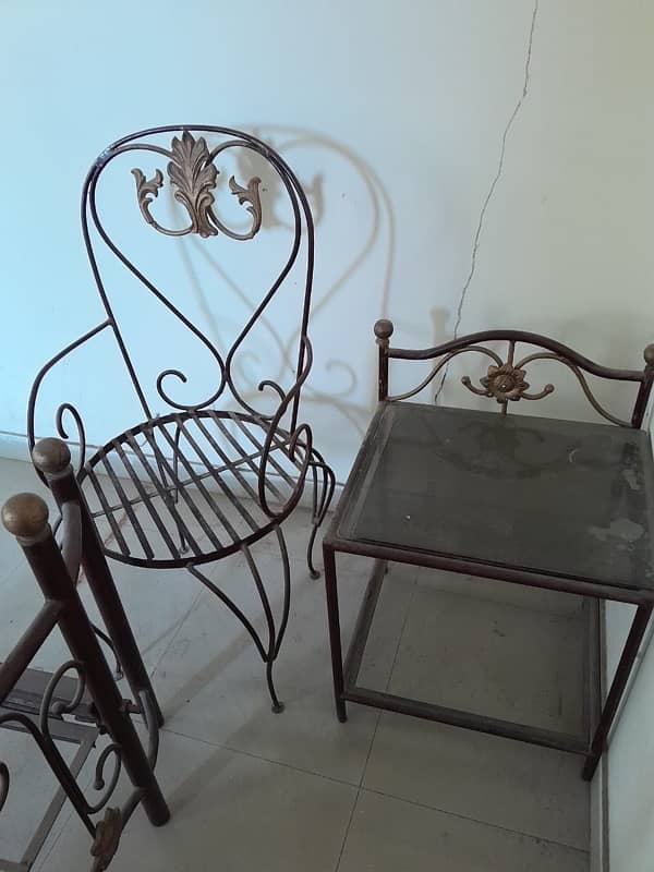 SINGLE BED SET WITH 2 CHAIRS AND TABLE 1