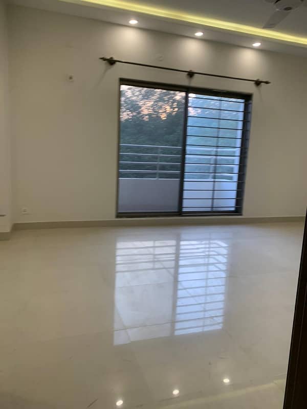 3 Bed Flat For Rent In Askari 13 6