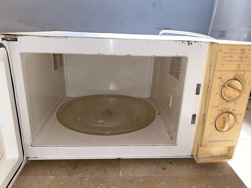 ORIGINAL WEST POINT MICROWAVE OVEN 1