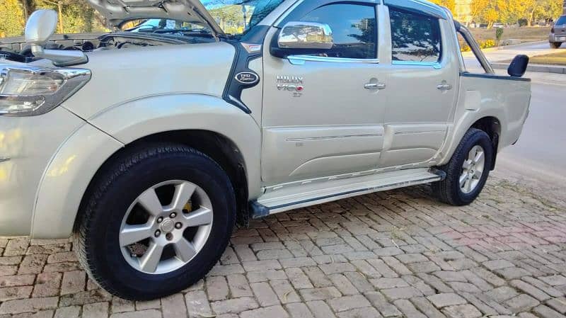 Toyota Hilux 2013 1