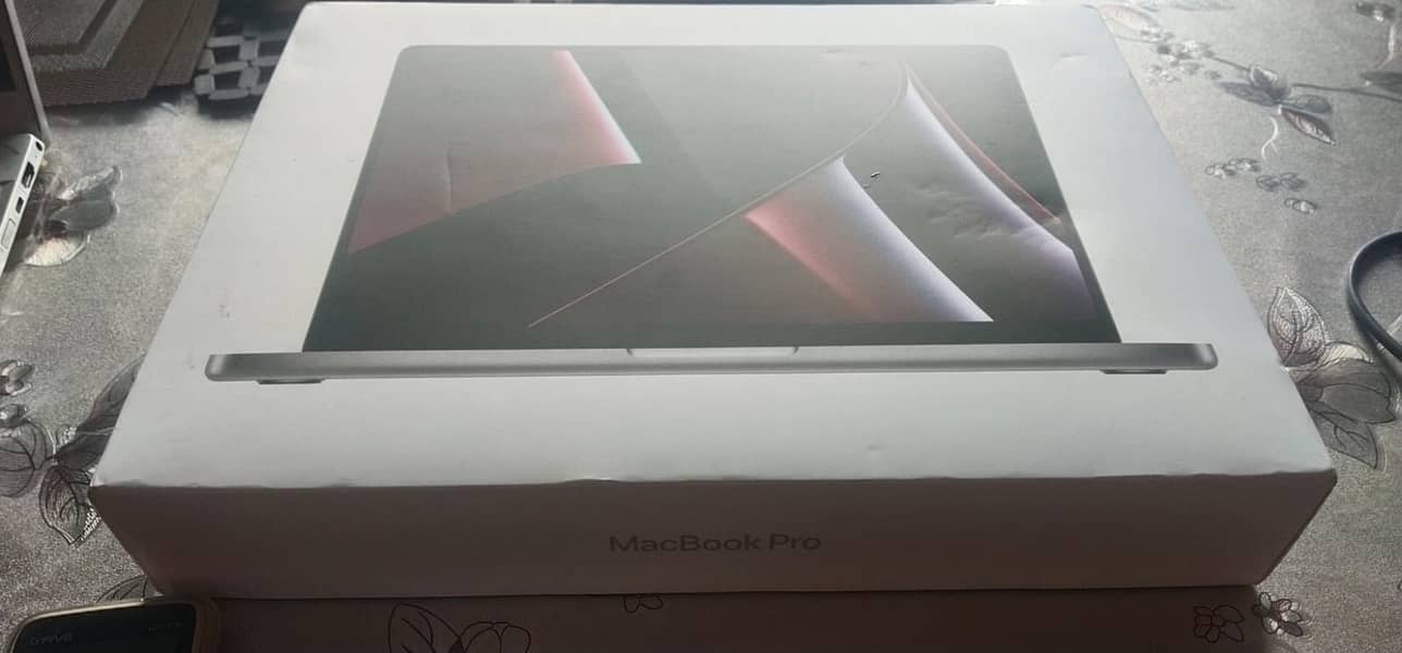 MacBook Pro M2 14" (2023) | 16GB RAM | 512GB SSD | Mint 11