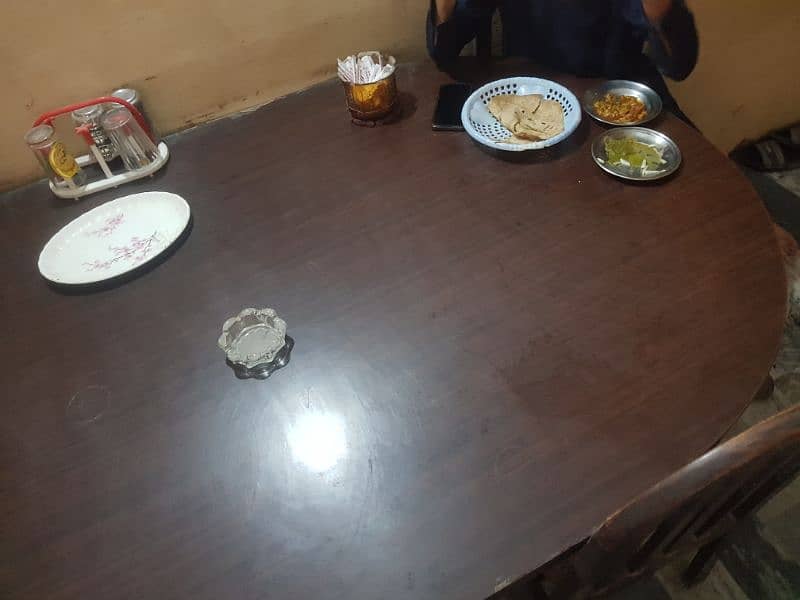 DINING TABLE WITH 4 CHAIR ! 1