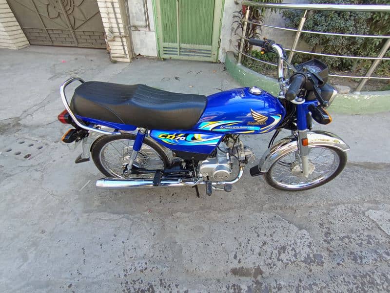 Honda CD 70 (Blue) 4