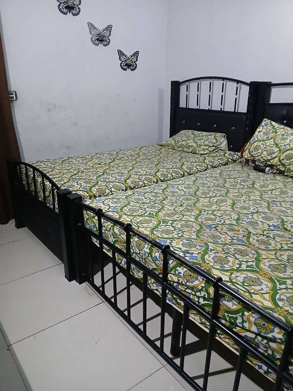 single Bed for sale 0