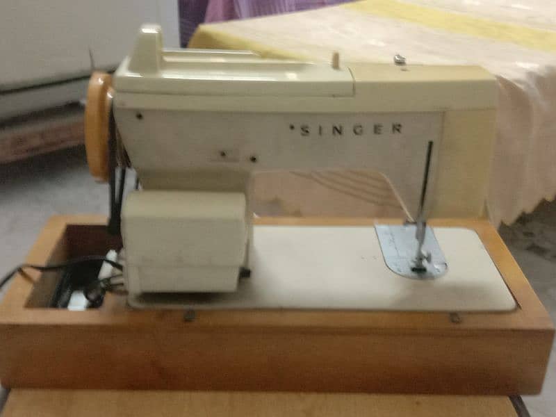 SINGER SEWING MACHINE 0