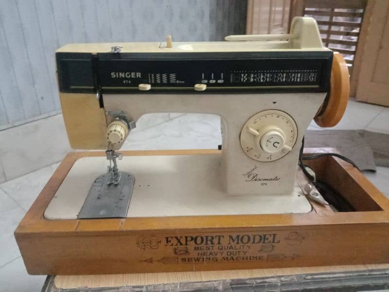 SINGER SEWING MACHINE 1