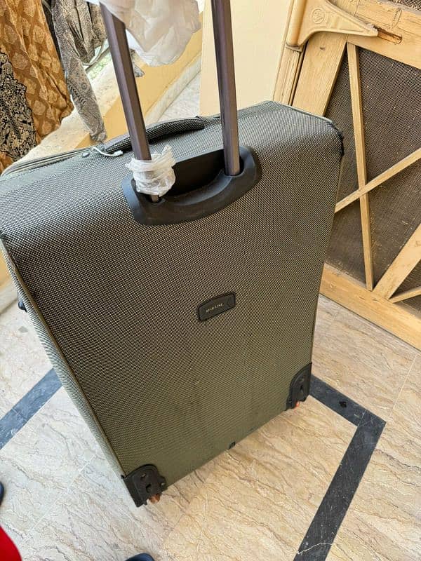 Luggage bag 30 KG. . 3