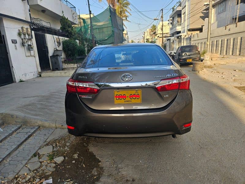 Toyota Corolla Altis 2015 4