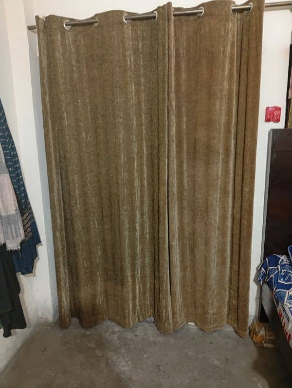 4 curtains 0