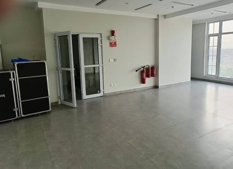 4 Marla Brand new Plaza 4th Floor Office With Elevtaor For Rent In DHA Phase 6 Main Boulevard, Lahore. 7