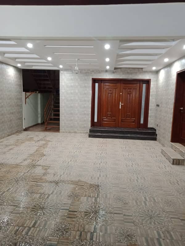 Kanal Upper Portion Facing park For Rent Wapda Town 8