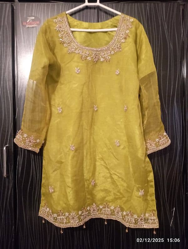 mehndi dress avaliable 2