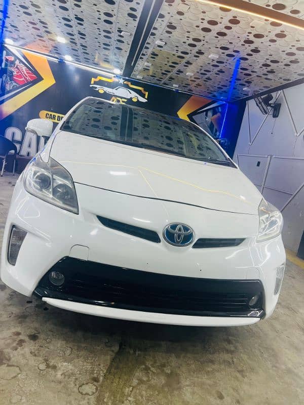 Toyota Prius 2014/17 better then civic city vezel fit corolla altis 3