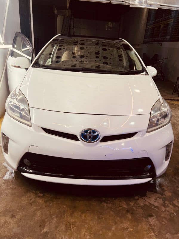 Toyota Prius 2014/17 better then civic city vezel fit corolla altis 10