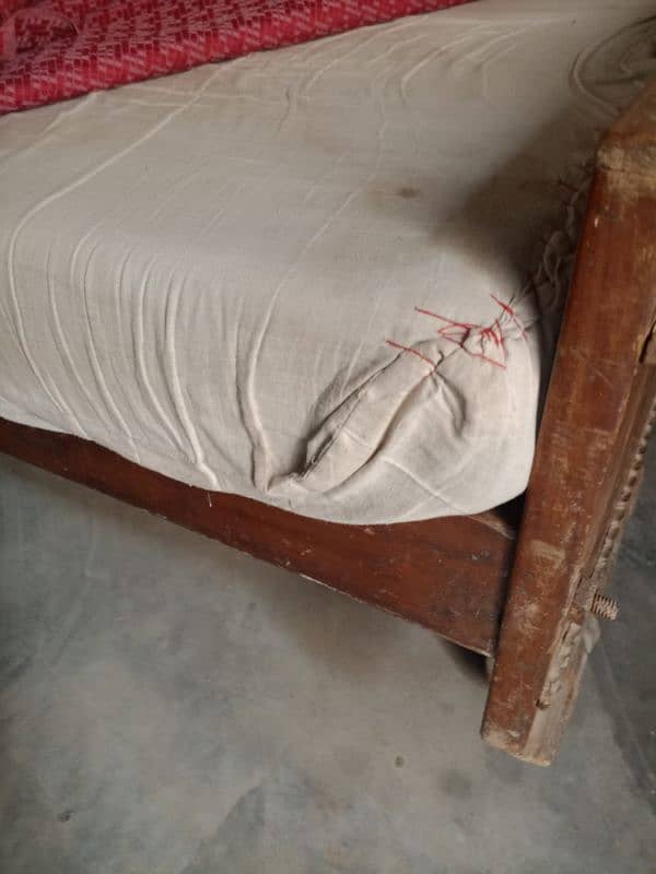 2 bads Hy bht achy. . . Sath new mattress. . . . arjent deny hy 2