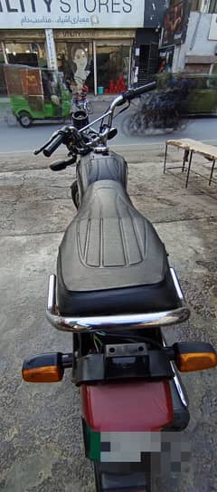 Black Honda Pridor