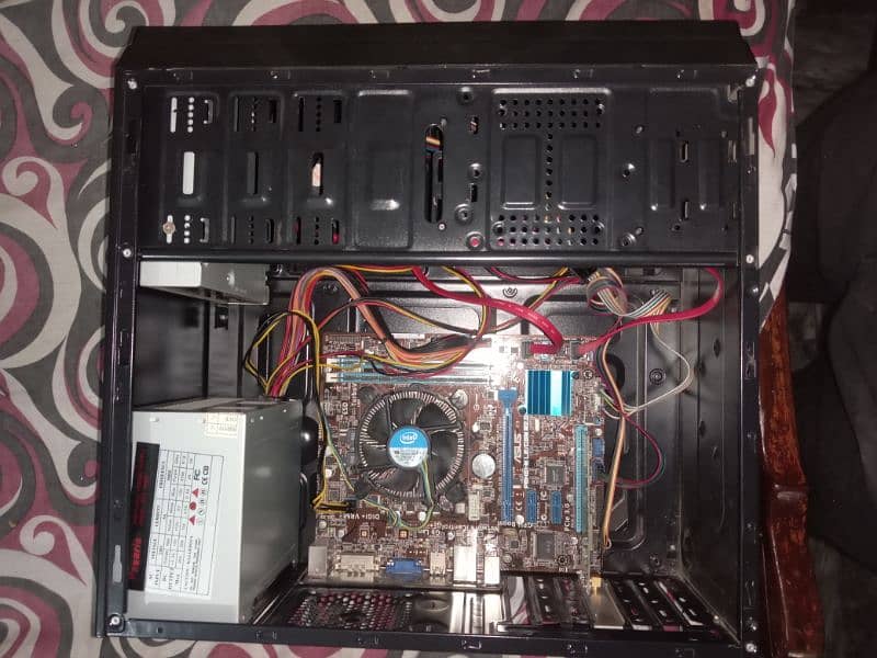 asus gaming PC core i3 3 gernation 4gb ram 128ssd gaming 2