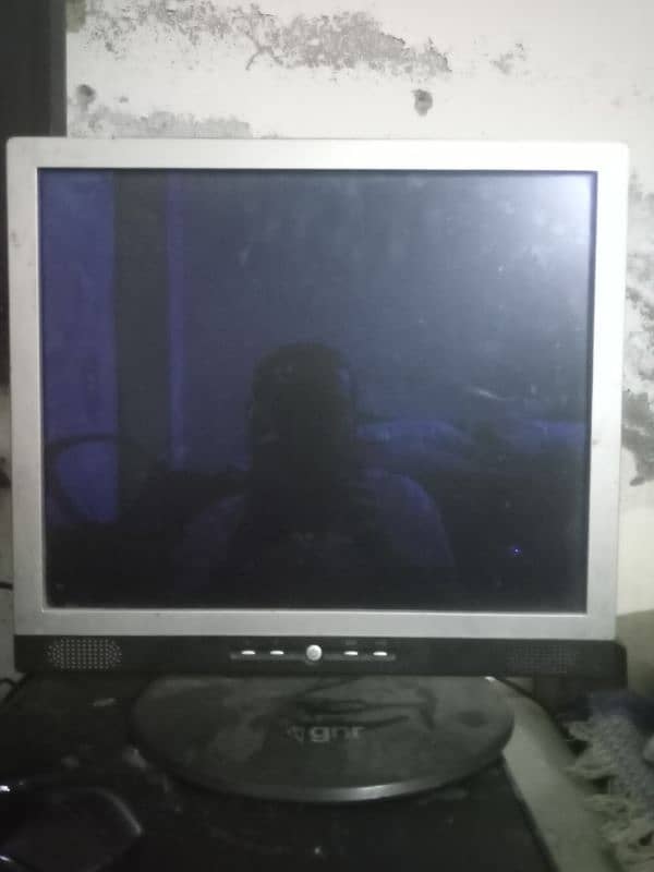 17 inch LCD far sale urgent 0