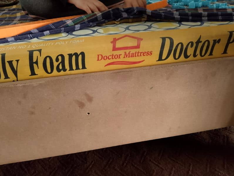 3 single bed with matress doctor molty form. . 3