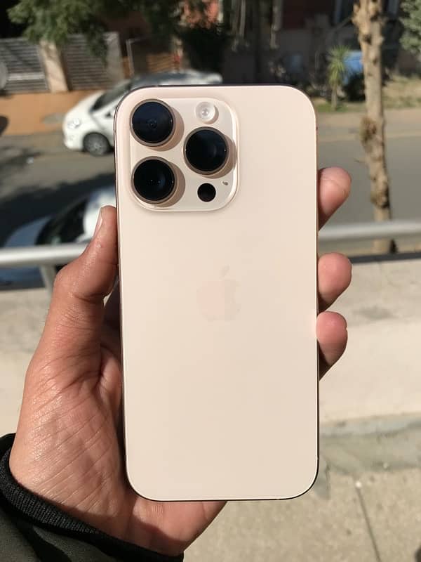 iPhone 16 pro Desert Titanium 0