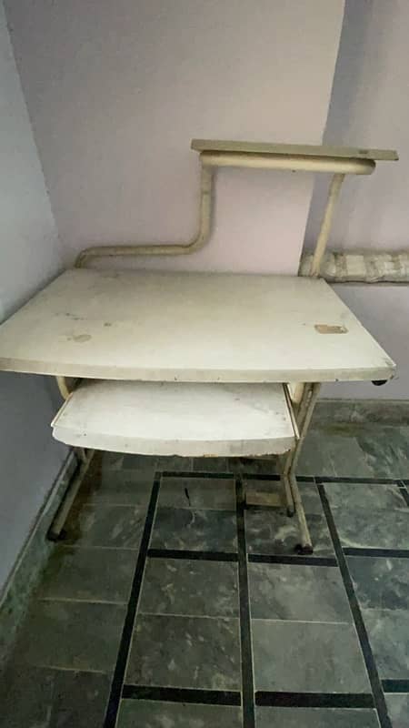 Computer Table 0