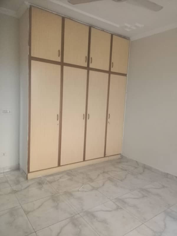 3 Bed Tvl Drawing Room Tares Washing Area Car Parking 4