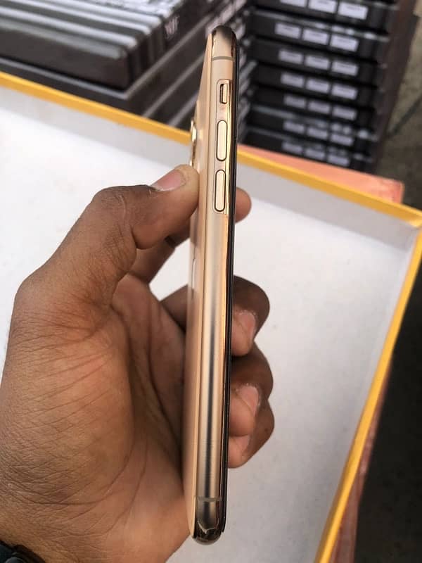 I phone 11pro dual pta 64gb 4