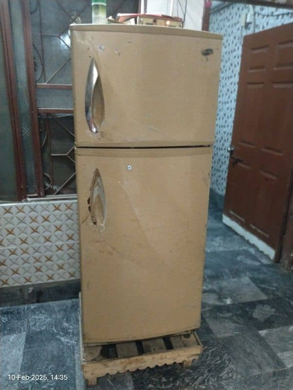 Supar Gold Refrigerator  medium size  condition 10/8 well and good 0