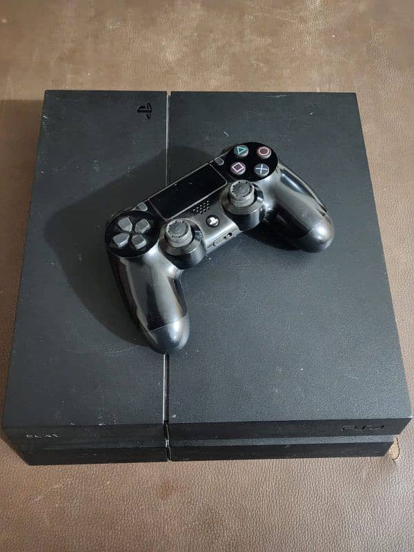 PLAYSTATION 4 (PS4) WITH CONTROLLER AND GAMES ACCOUNT ALMOST NEW 0