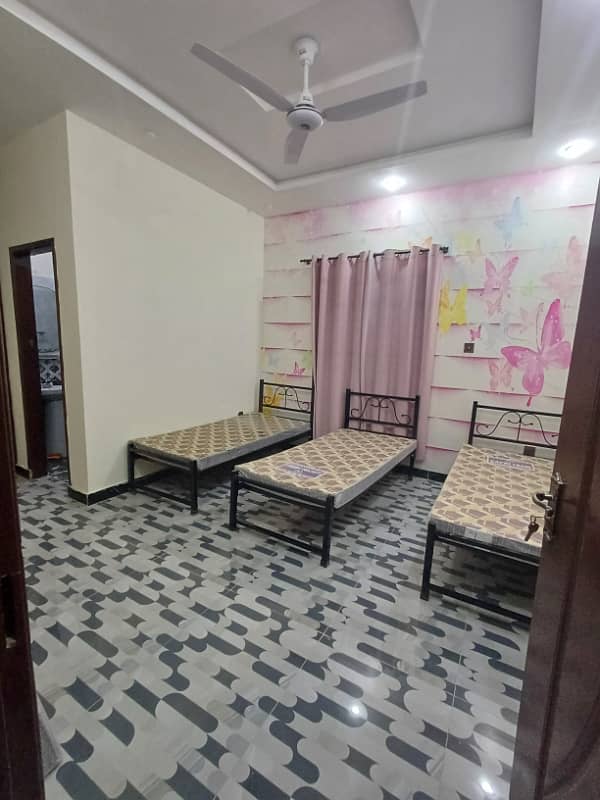 Brand new luxury Hania girls hostel Seats available in Four seater Room for rent near ucp University or shaukat khanum hospital or UOL University or UMT University or Emporium Mall 1