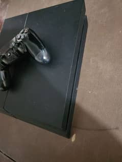 PLAYSTATION 4(PS4) WITH WIRELESS CONTROLLER IN BRAND NEW CONDITION