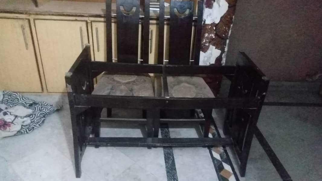 TOP GLASS DINNING TABLE WITH 2