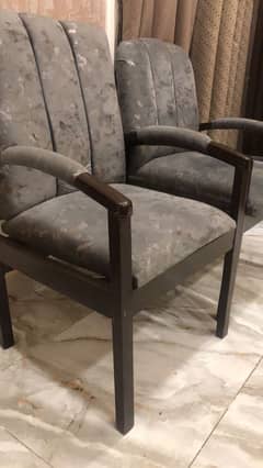 Set of 4 wooden chairs