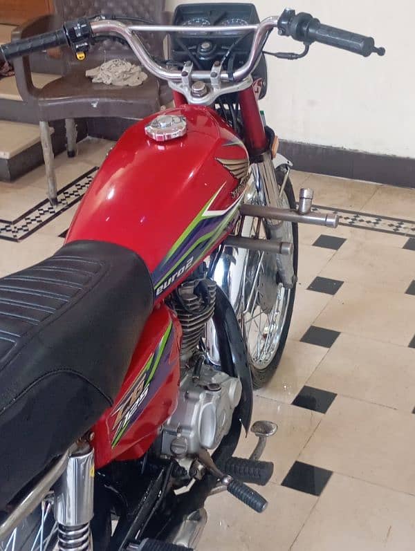 HONDA CG 125 2017 MODEL RED COLOUR 1