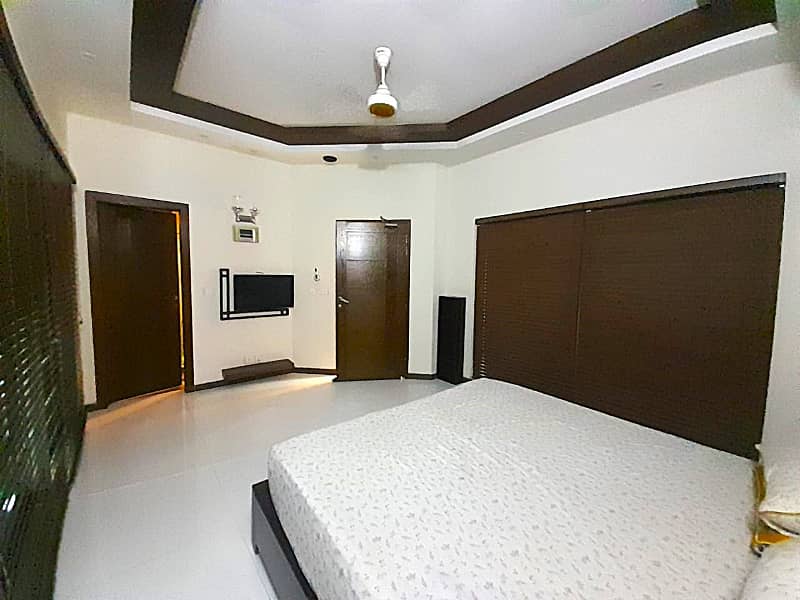 10 MARLA FULLY FURNISHED HOUSE BLOCK D FOR SALE 2