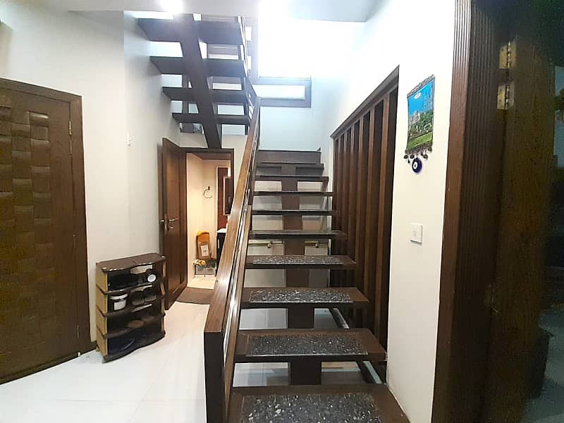 10 MARLA FULLY FURNISHED HOUSE BLOCK D FOR SALE 8