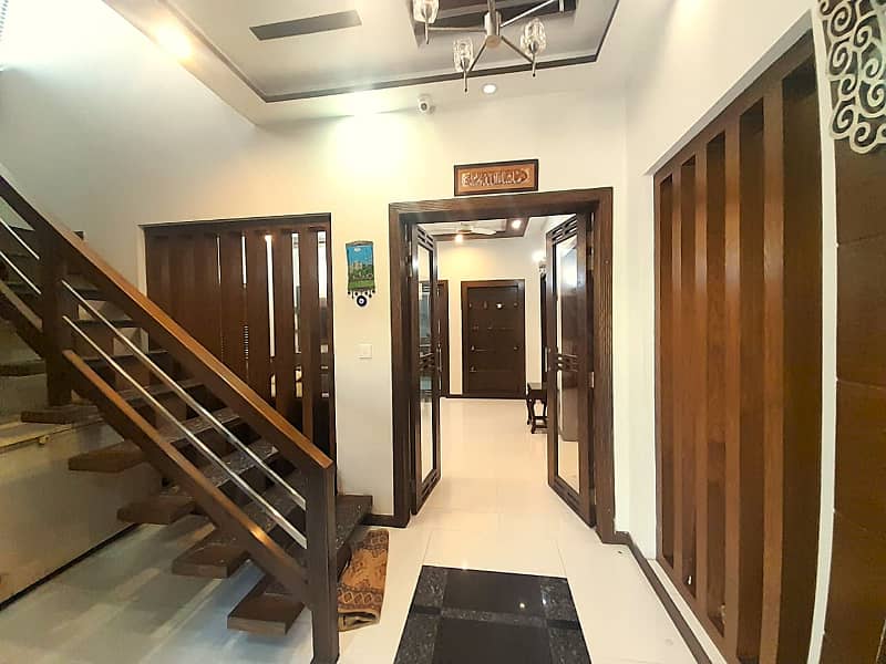 10 MARLA FULLY FURNISHED HOUSE BLOCK D FOR SALE 27