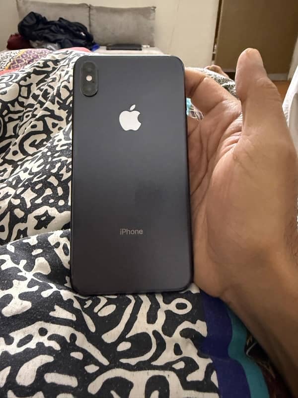 iPhone XS Max 1