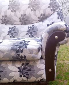 5 seater sofa in very good condition