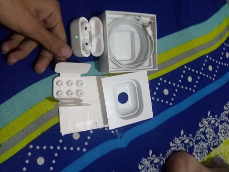 i am selling airpods pro 2 4