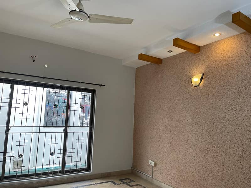 1 kanal upper Portion For Rent In DHA Phase 5 Lahore 4