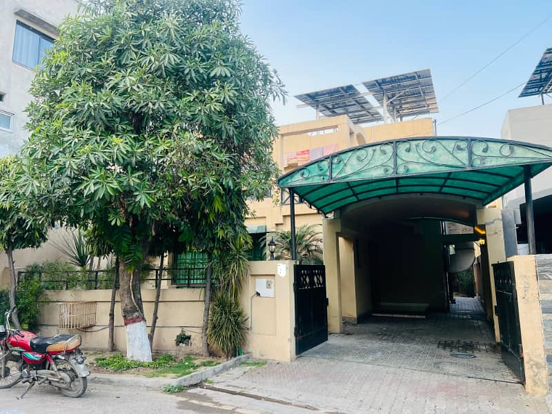 12.25 Marla House Is Available For Sale On Investor Rate In Eden Avenue, Lahore Cantt 2