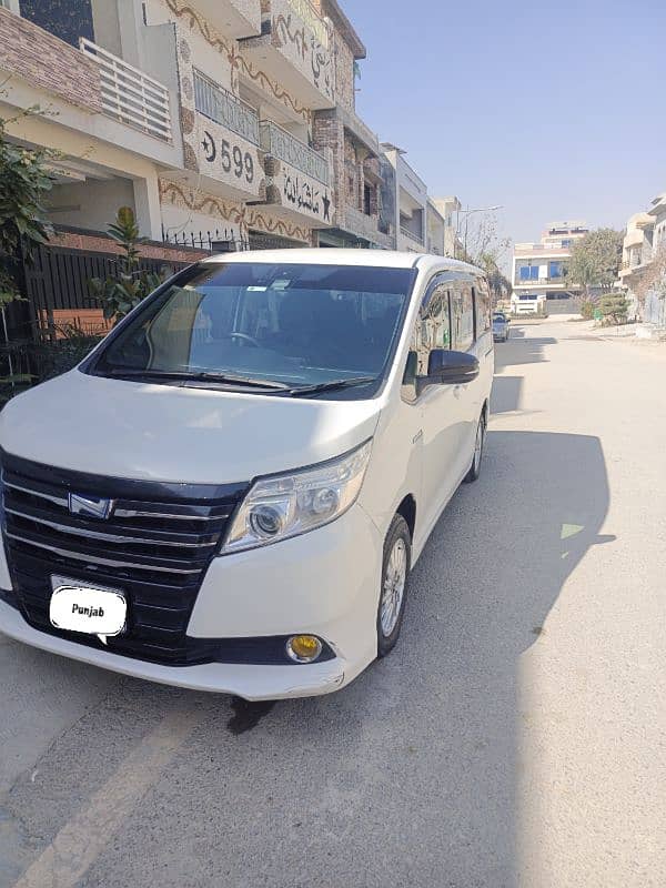 Toyota Noah 2019 1