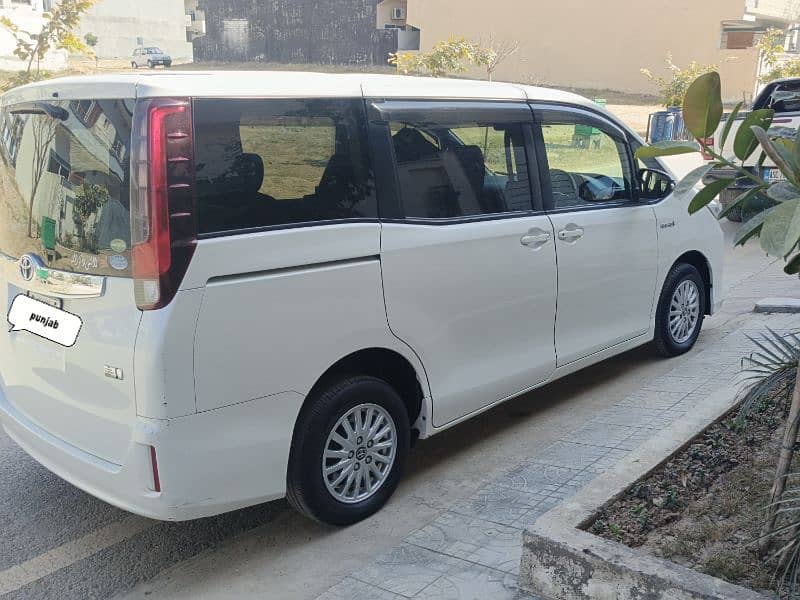 Toyota Noah 2019 3