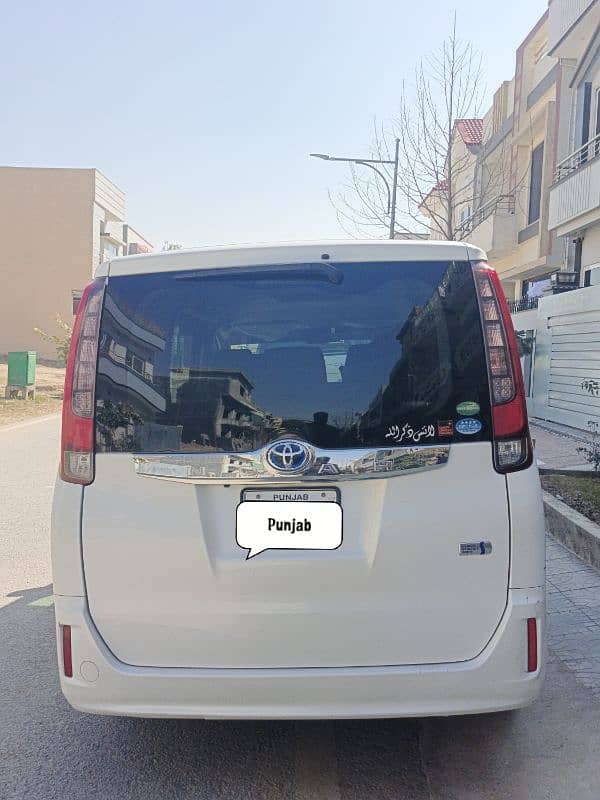 Toyota Noah 2019 4