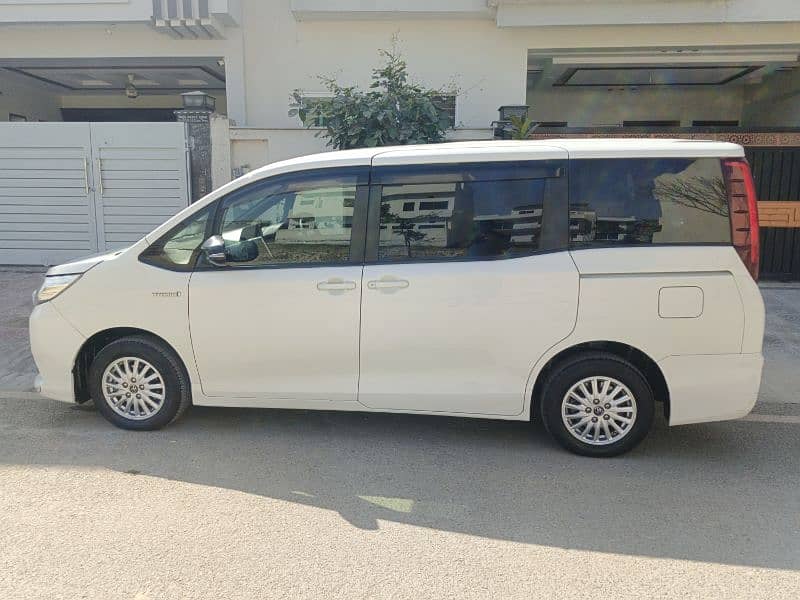 Toyota Noah 2019 9