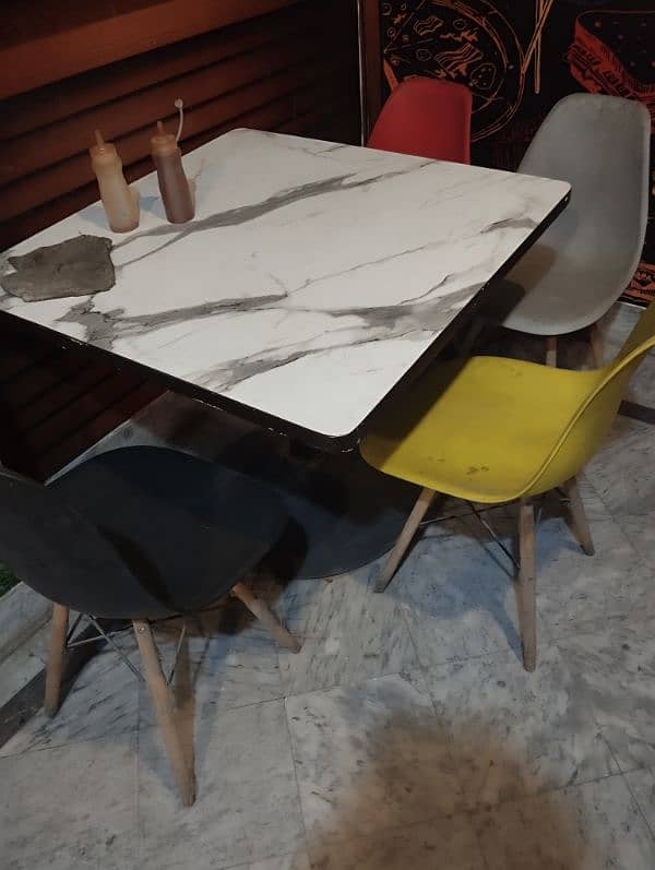 pizza Restaurant table chairs 0