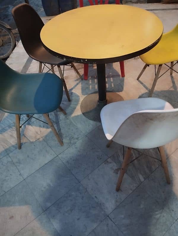 pizza Restaurant table chairs 3