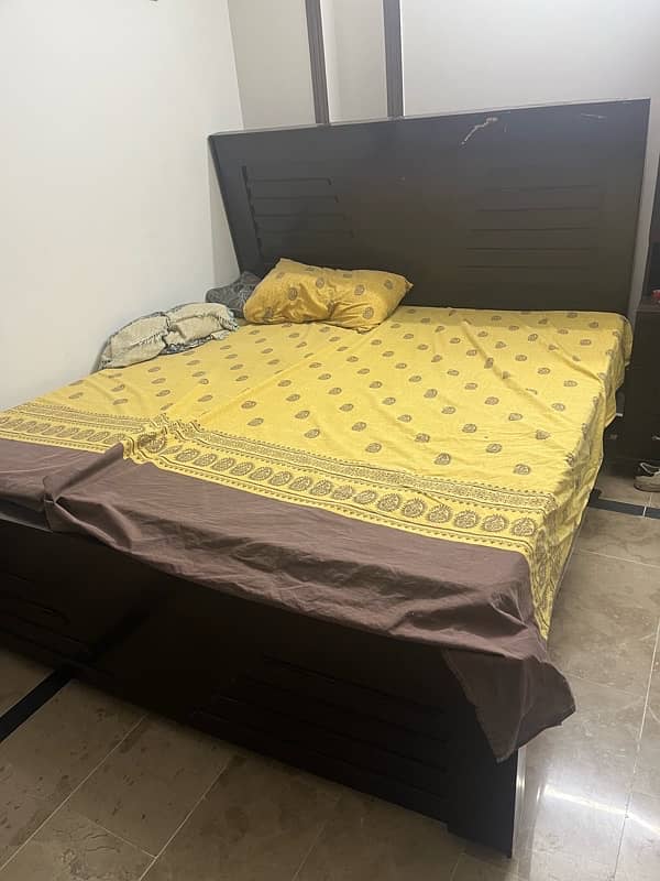 Bed 8/10 condition with mattress 1